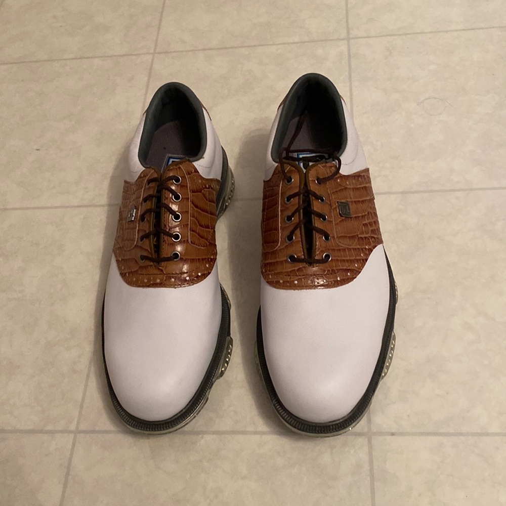 Dry Joys Tours Opti Flex 2 size 9M men’s golf shoes.